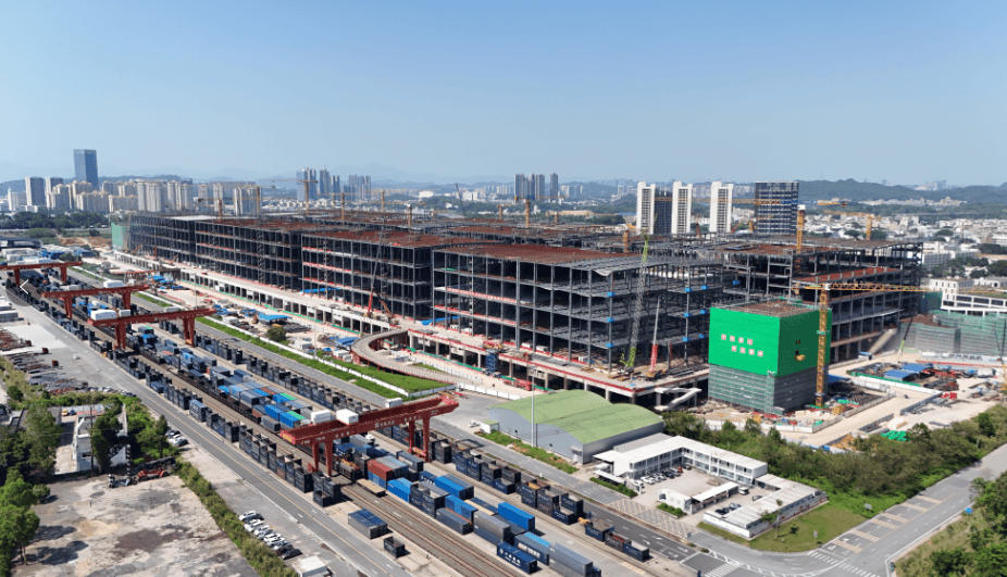 全國首例鐵路蓋上智慧物流園<strong></p>
<p>鋼結(jié)構(gòu)
</strong>！深圳平湖南綜合物流樞紐二期鋼結(jié)構(gòu)主體完工:鋼結(jié)構(gòu)
